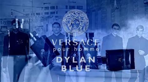 Modella Versace pubblicità Profumo Dylan Blue con 